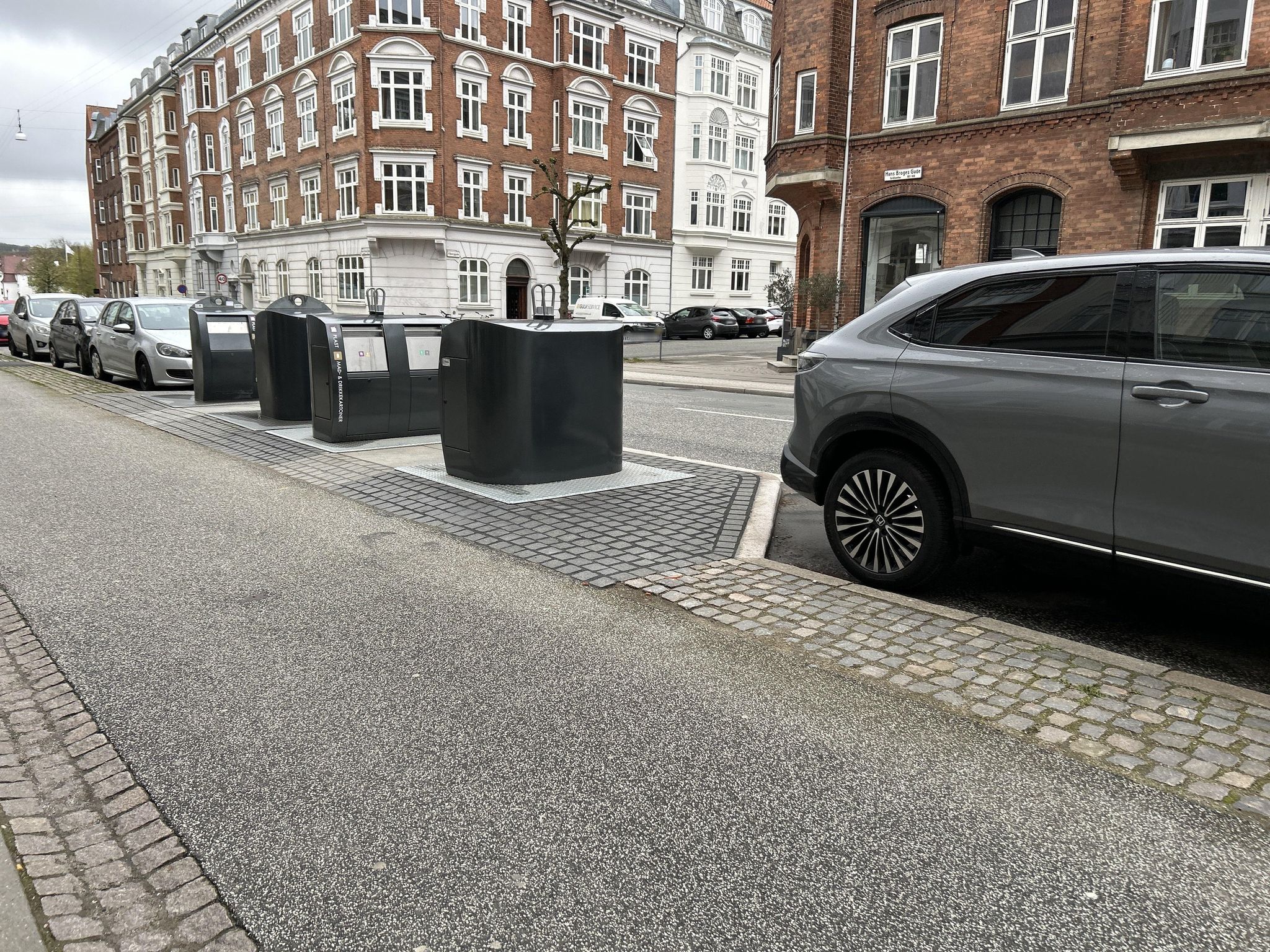 © Mapillary contributors · CC BY-SA 4.0 · Mapillary image 628640249468893